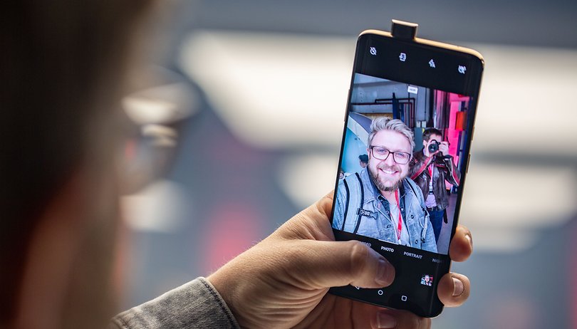AndroidPIT oneplus 7 pro almond selfie