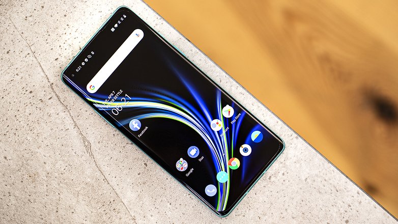 AndroidPIT oneplus 8 display front cs2