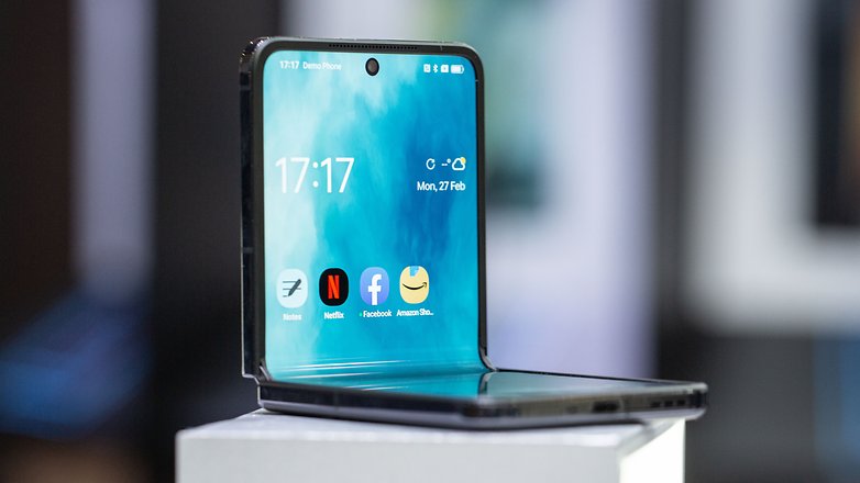 Der Bildschirm des Oppo Find N2 kann auf 90° aufgeklappt werden Oppo Find N2 Flip