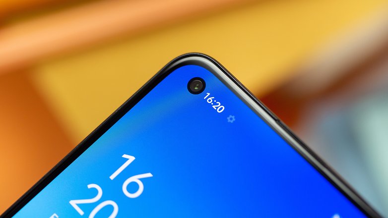 NextPit Oppo Reno 6 front camera