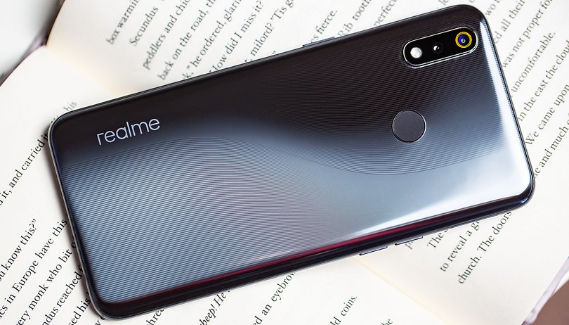 AndroidPIT realme 3 pro back material