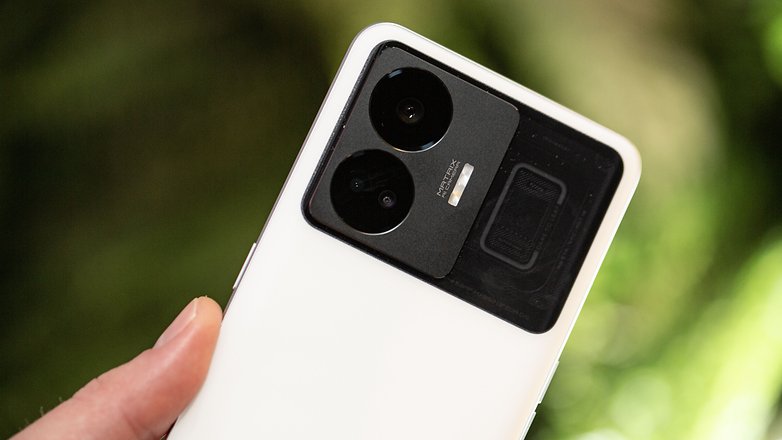 Realme GT3 camera module up close