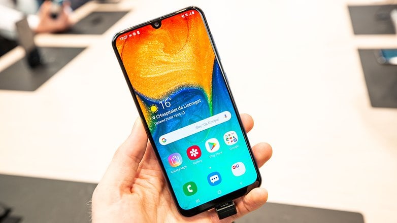AndroidPIT samsung galaxy a30 front