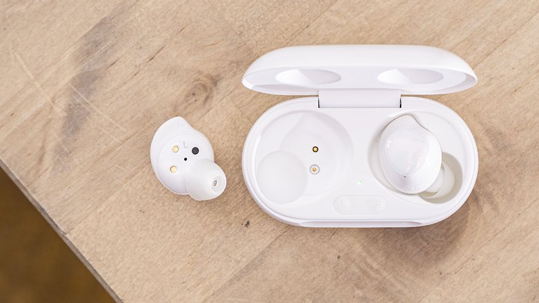 AndroidPIT samsung galaxy buds plus back
