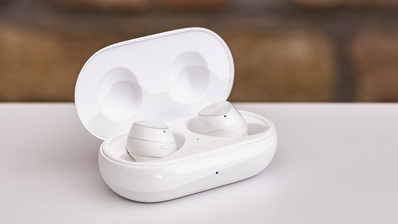 AndroidPIT samsung galaxy buds plus case open