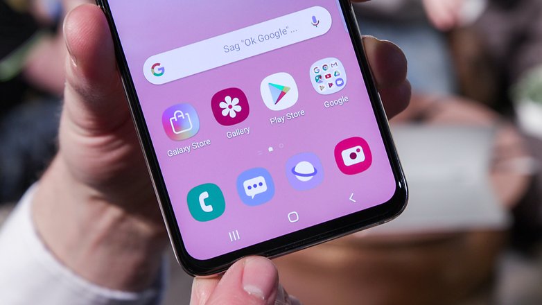 AndroidPIT samsung galaxy s10e front lower
