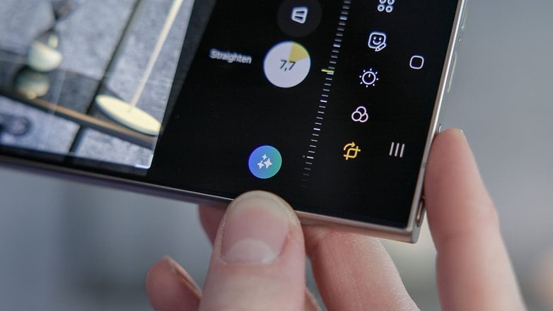 Az új Galaxy AI gomb a Samsung Galaxy S24 Ultra készüléken