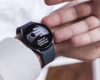 Galaxy Watch 4 jetzt updaten: Assistant-Support kommt endlich