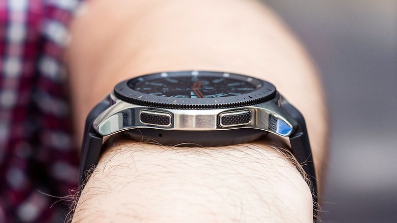 AndroidPIT samsung galaxy watch 46 side buttons
