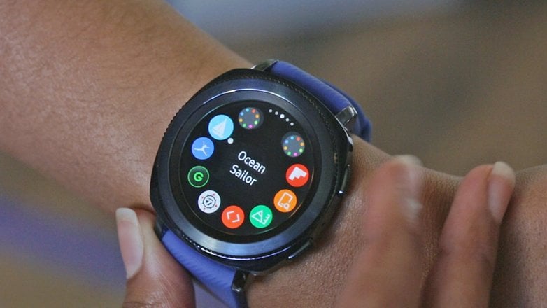 Samsung gear sport outlet features