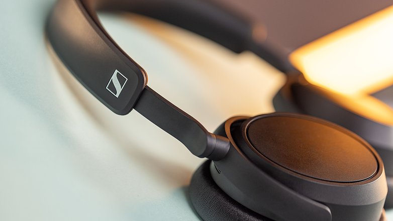If only the Sennheiser Accentum Plus Wireless can be folded for easier transportation.
