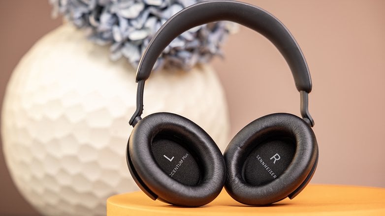 Comfort is the name of the game with the Sennheiser Accentum Plus Wireless.