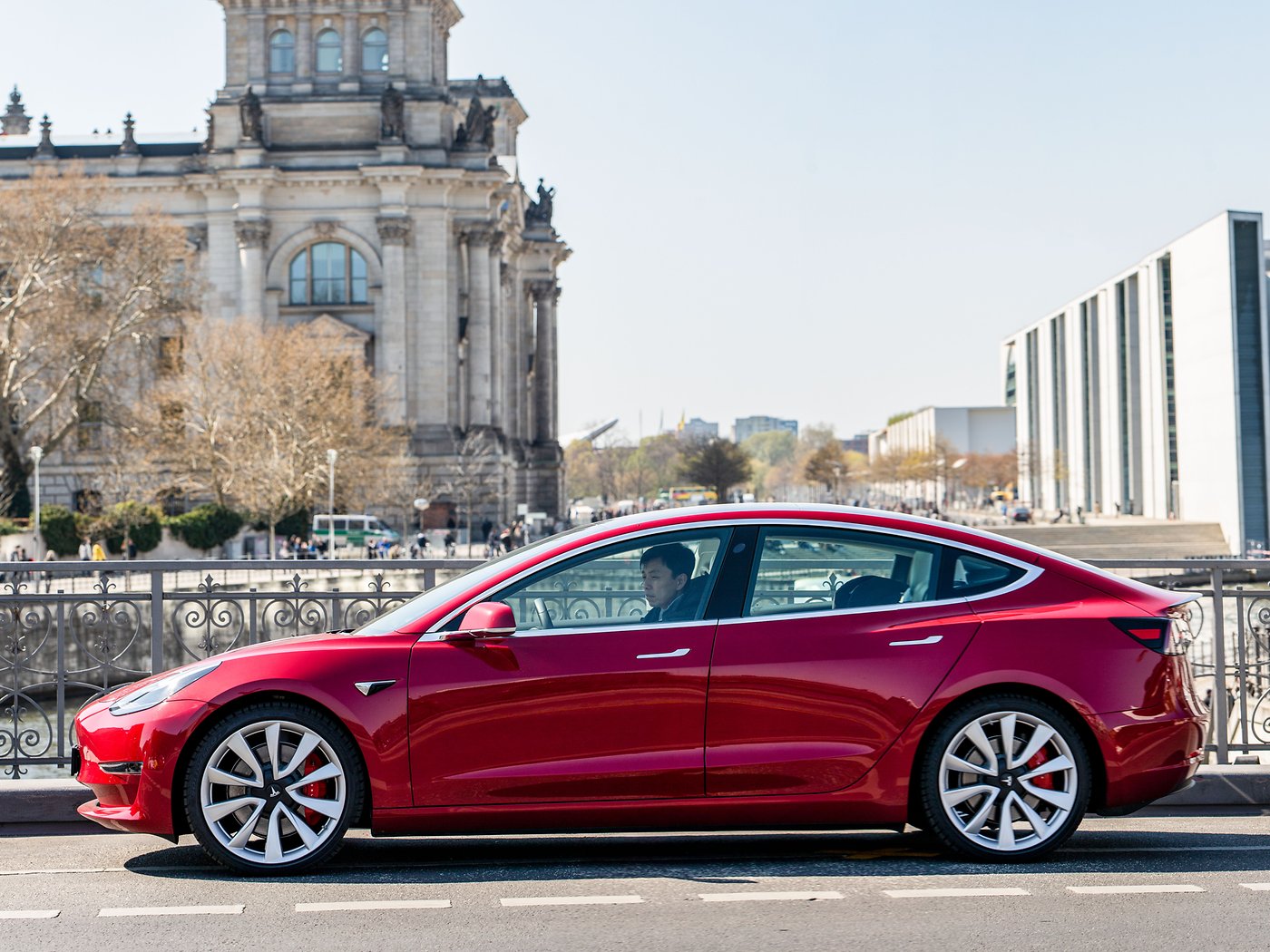 My weekend with a Tesla Model 3 much love and a little frustration