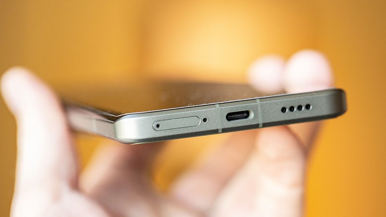 Xiaomi 13 Ultra's bottom side with USB-C port (with USB 3.2 speeds)