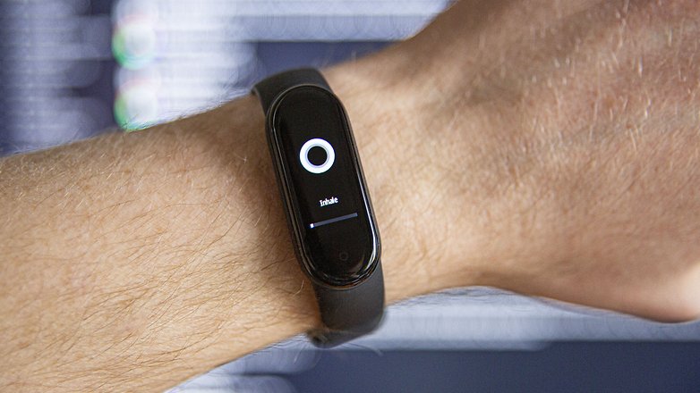 Mi band discount 5 in hand