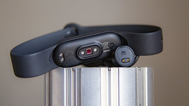 NextPit xiaomi mi band 5 charger