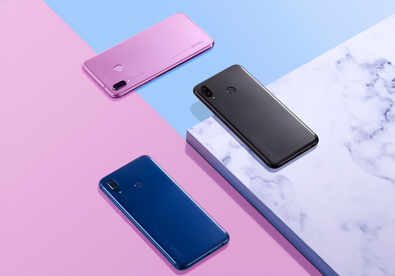 Honor Play Product Lifestyle Photo ALL