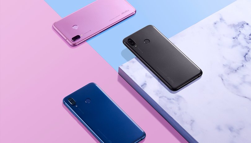Honor Play Product Lifestyle Photo ALL