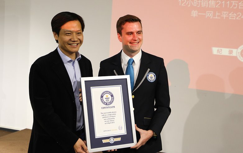 Mi s CEO Lei Jun Accept the Certificate from GWR tcm25 376584