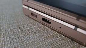 Samsung W2019: primo indizio di abbandono del jack audio su S10?