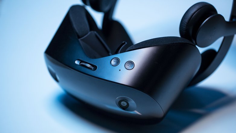 A Samsung Odyssey Plus VR headsetje