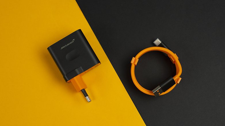 AndroidPIT OnePlus 7T Pro McLaren Edition Charger 1