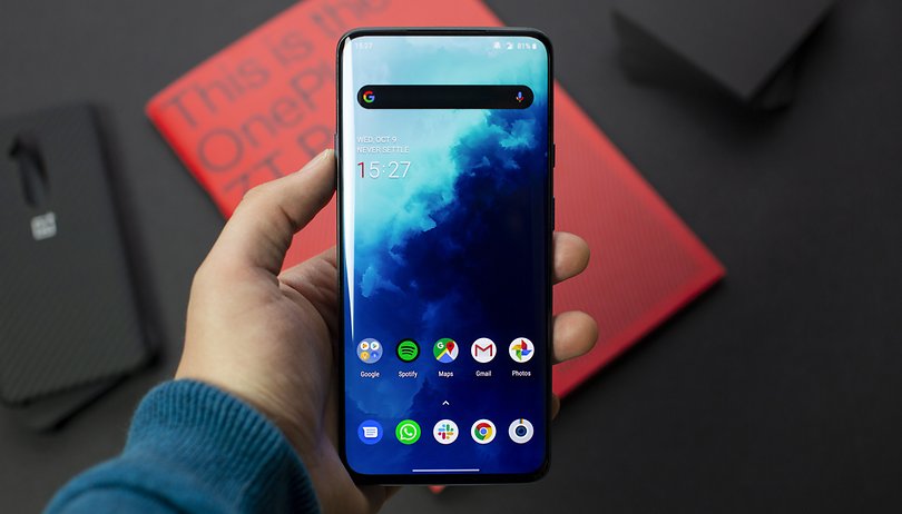 AndroidPIT OnePlus 7T Pro Hand