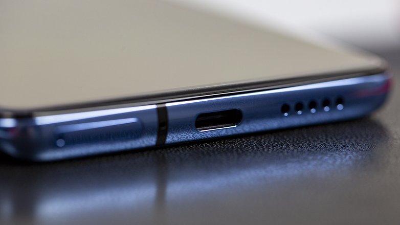 AndroidPIT OnePlus 7T Charging Port