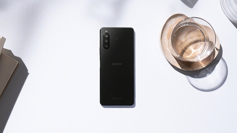 AndroidPIT Xperia 10 II In situation Black