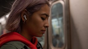 Apple lance ses AirPods Pro avec réduction active du bruit à temps pour Noël