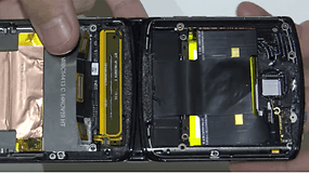 Motorola Razr (2019) teardown reveals battery and display replacement almost impossible