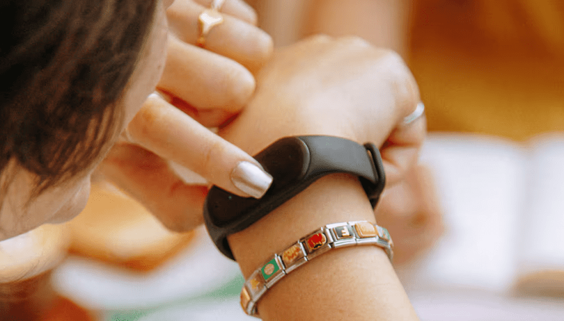 A Spy on Your Wrist: Amazon's AI Gadget Listens to Everything You Say amazon bee ai smartband