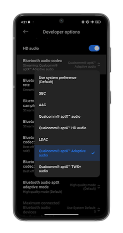 Egy képernyőkép, amely bemutatja, hogyan kell megváltoztatni az Android okostelefon Bluetooth kodekjét