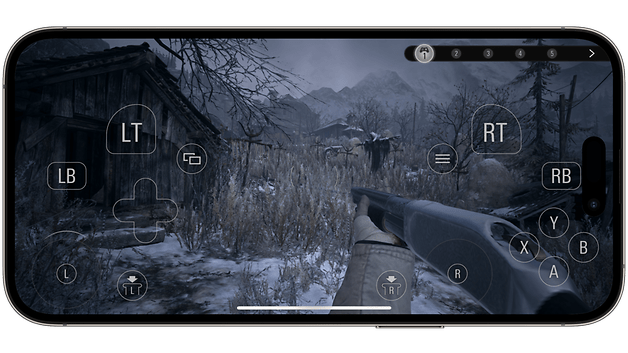 Une capture d'écran du jeu Resident Evil: Village sur l'iPhone 15 Pro Max montrant les commandes tactiles virtuelles sur l'écran
