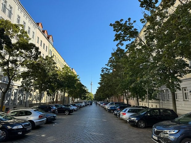 Photo prise avec l'iPhone 15 Pro Max de jour de la tour de télévision de Berlin