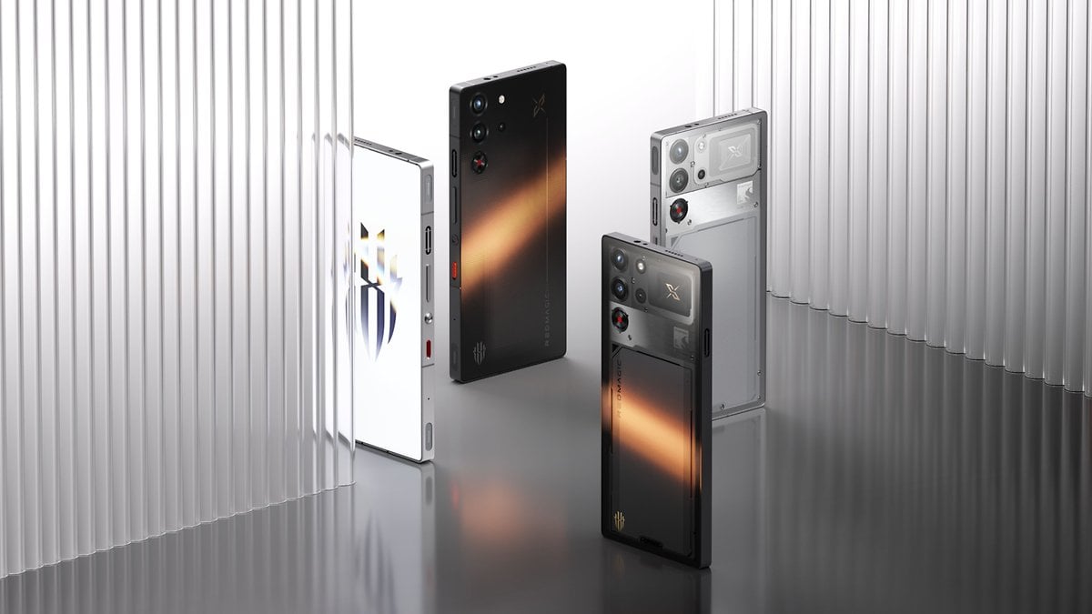 Quatre smartphones Redmagic 10s exposés avec des couleurs et designs variés.