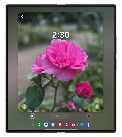 Samsung Galaxy Z Fold 6's dynamic wallpaper changes depending on the weather.