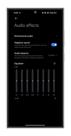 Application Xiaomi earbuds affichant les paramètres des effets audio, y compris le son adaptatif, l'équilibre audio et l'égaliseur.