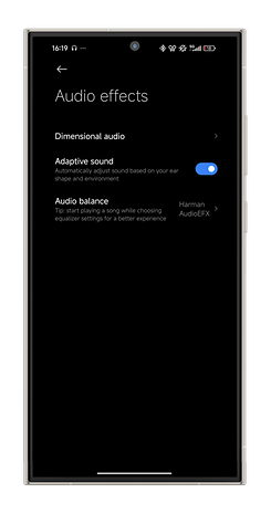 Écran de l'application Xiaomi Earbuds montrant les paramètres des effets audio avec options de son adaptatif.