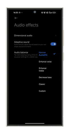 Écran des paramètres d'effets audio avec options pour le son adaptatif et l'équilibre audio.