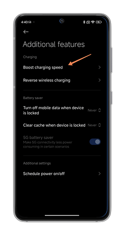 Captures d'écran de HyperOS montrant comment activer la recharge rapide sur votre smartphone Xiaomi