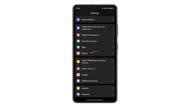 Xiaomi-Telefon-Einstellungsmenü mit Optionen wie Batterie, Apps und Sicherheit & Datenschutz.