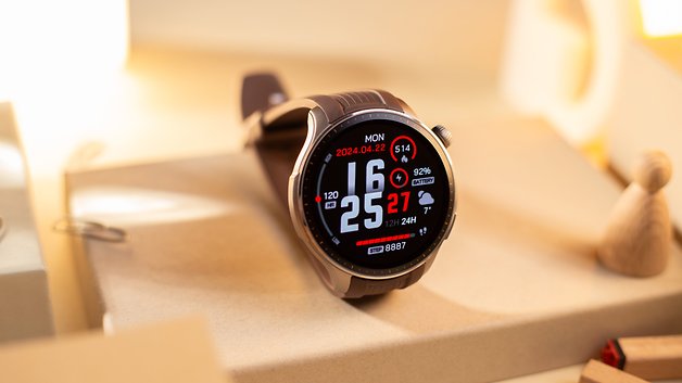 Amazfit Balance smartwatch montre éléments du cadran mis en évidence