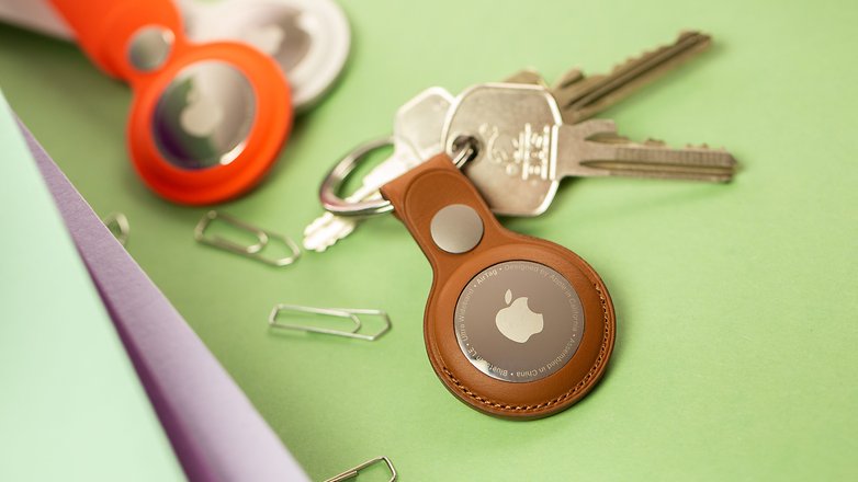 Apple Airtags dalam pemegang kunci