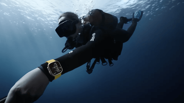 Apple Watch 8 Ultra sous l'eau