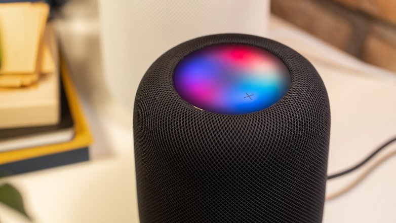 Apple HomePod with the Siri Assistant active