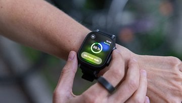 A close-up of an Apple Watch displaying a battery level of 86% and a low power mode notification.
