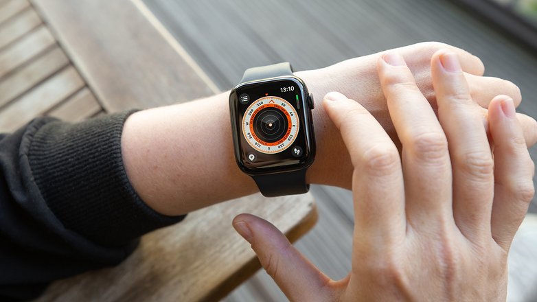 Nous voyons l'Apple Watch SE