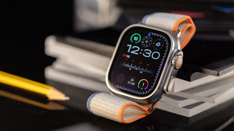 L'Apple Watch Ultra 2 vue de face avec son écran allumé