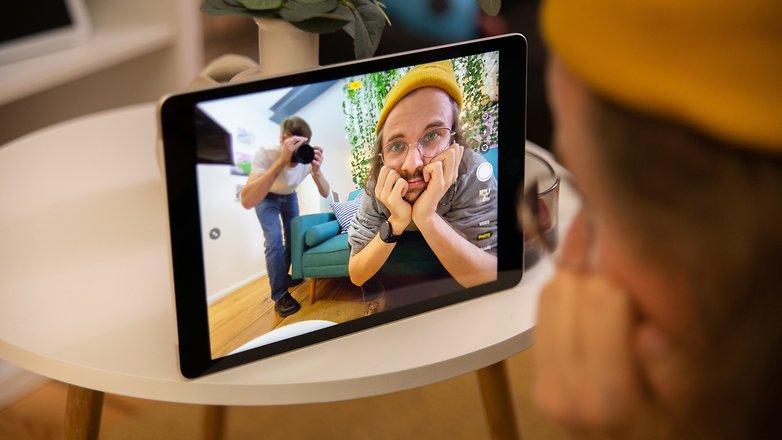 Blick aufs iPad-Display mit geöffneter Kamera-App